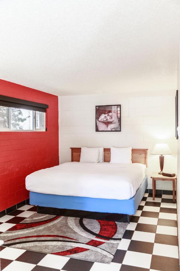 Retro At Mesa Motel Cortez